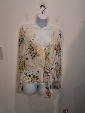 Adelyn Rae Size M Yellow Floral Print Vneck Blouse Front Tie